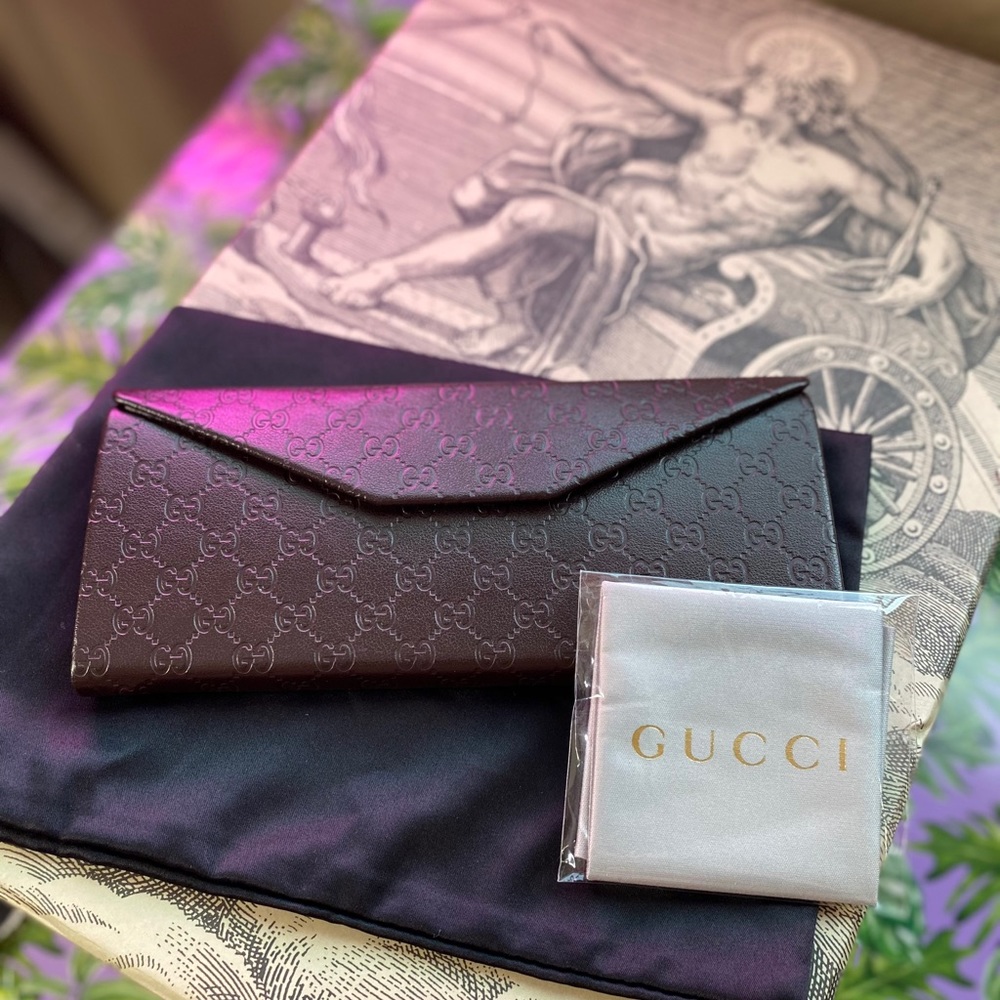New Gucci Sunglass Case & Cleaning Cloth
